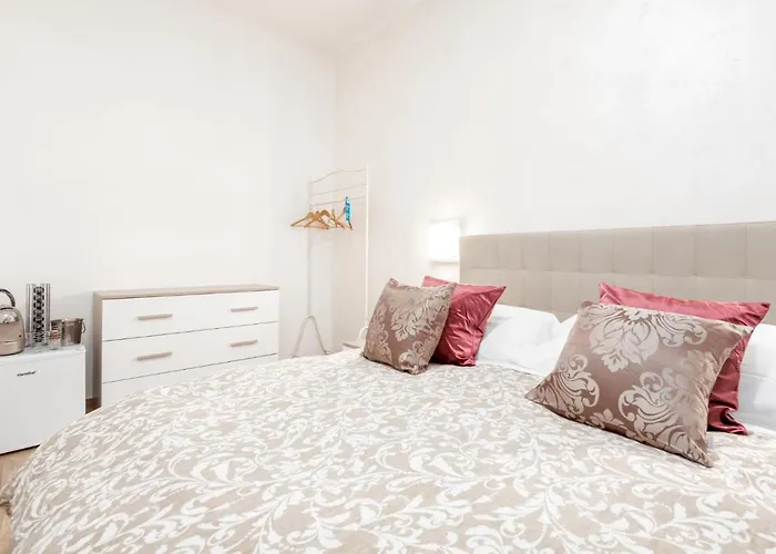 Le Di Nathan - 5 Terre Near The Station Pensionat 3*